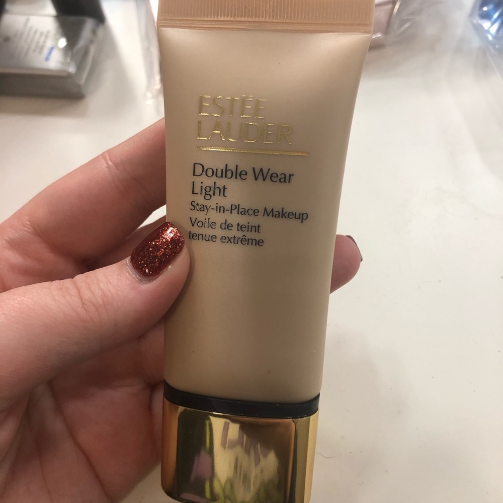 Estée Lauder double wear light foundation